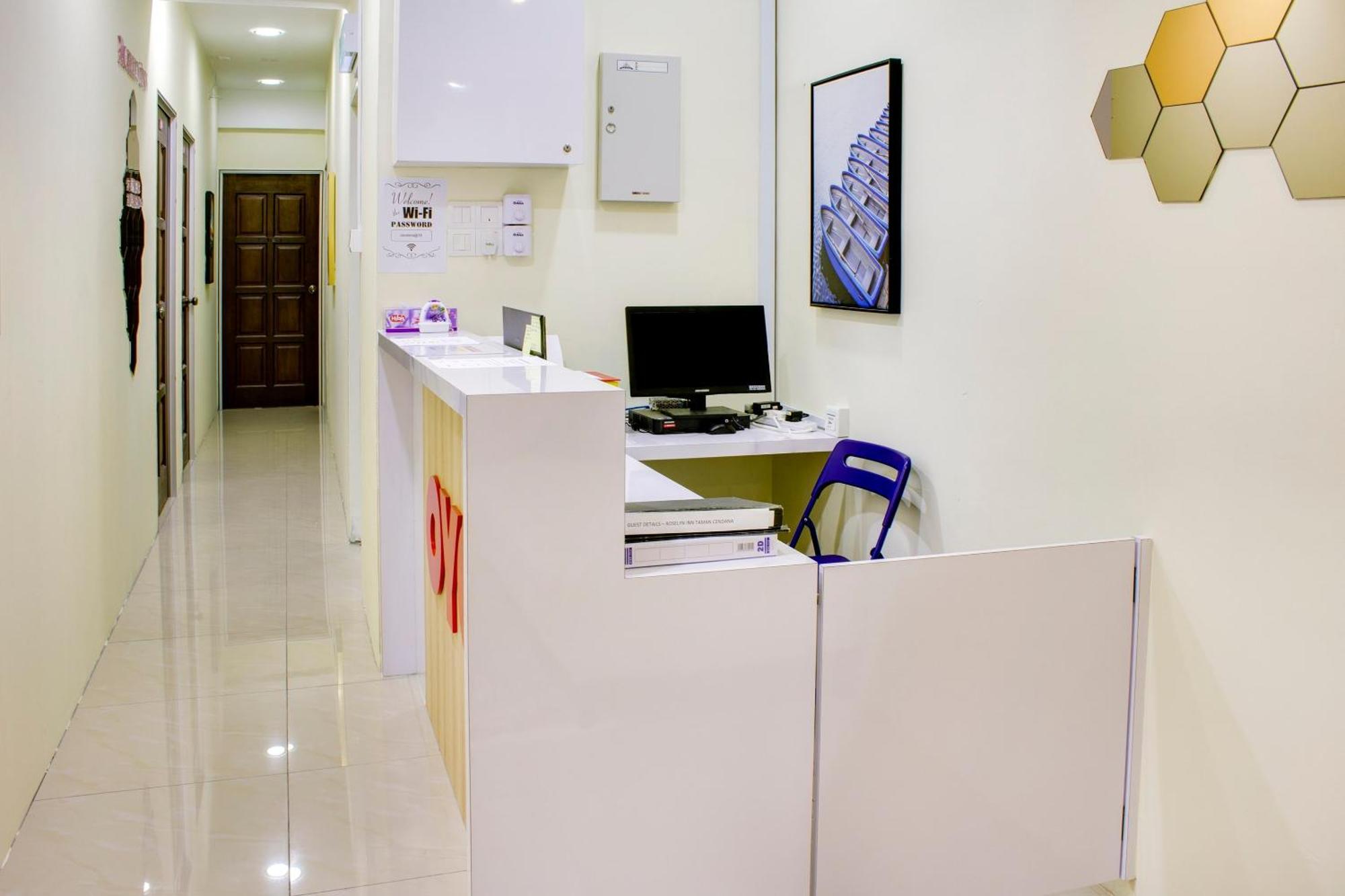 Oyo 90090 Roselyn Inn 2 Pasir Gudang Buitenkant foto