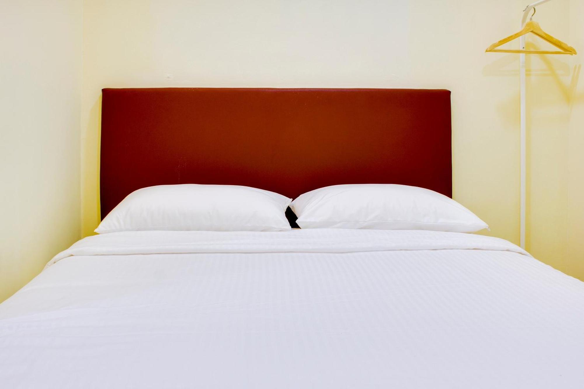 Oyo 90090 Roselyn Inn 2 Pasir Gudang Buitenkant foto
