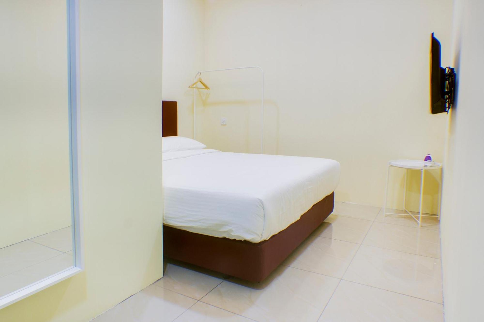 Oyo 90090 Roselyn Inn 2 Pasir Gudang Buitenkant foto