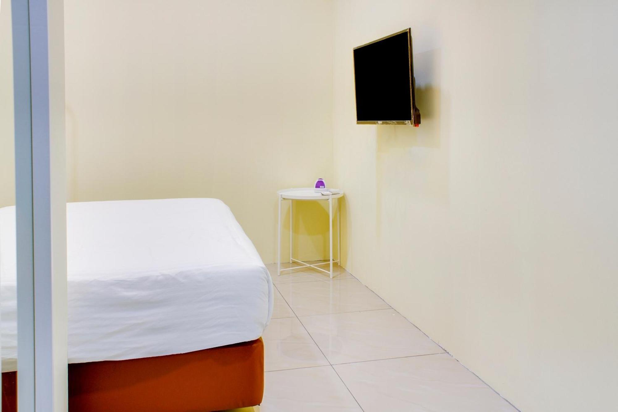 Oyo 90090 Roselyn Inn 2 Pasir Gudang Buitenkant foto