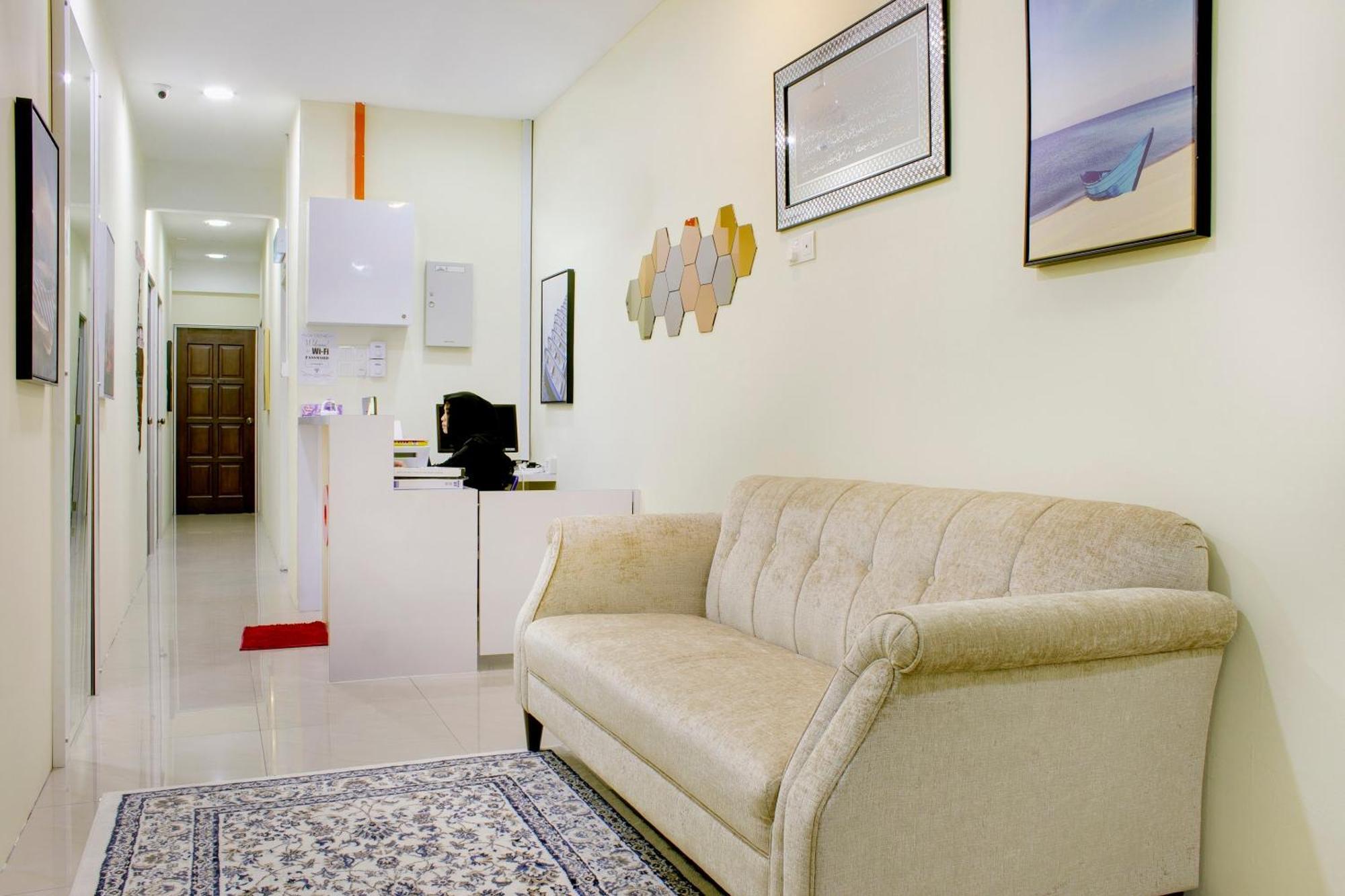 Oyo 90090 Roselyn Inn 2 Pasir Gudang Buitenkant foto