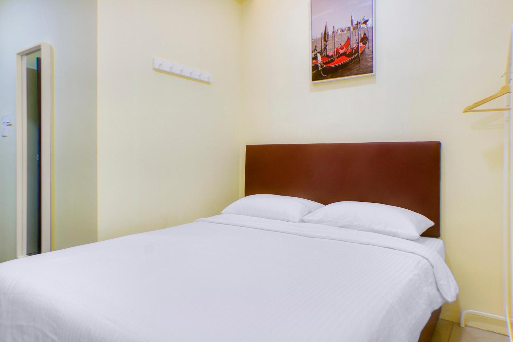 Oyo 90090 Roselyn Inn 2 Pasir Gudang Buitenkant foto