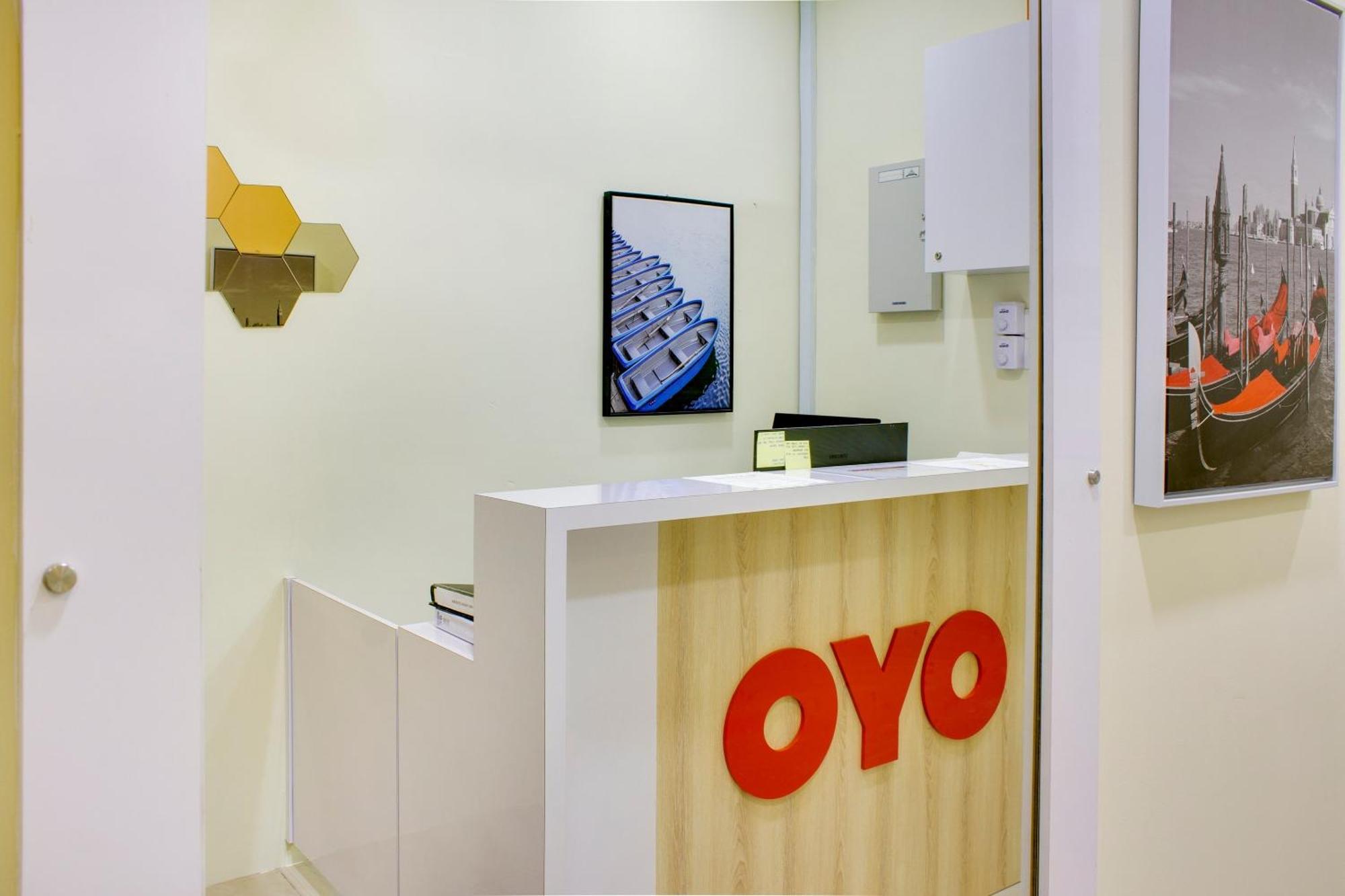 Oyo 90090 Roselyn Inn 2 Pasir Gudang Buitenkant foto